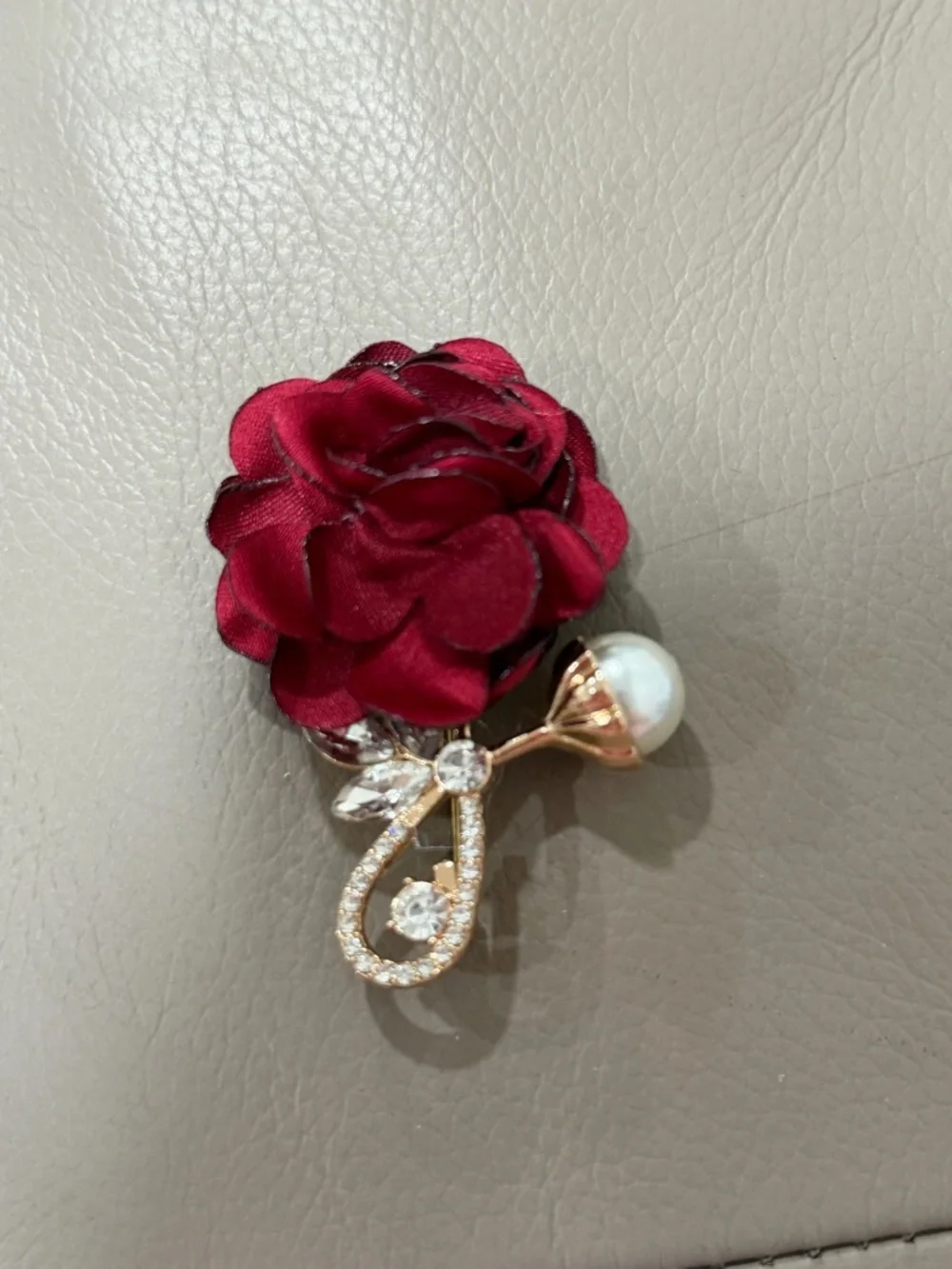 Red Rose Brooch Gold Tone Pearl Crystal Floral Pin Elegant Vintage Style